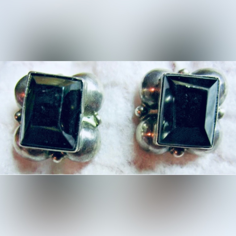 Vintage Mexico Sterling Screw Back Earrings Mexican Silver Black Stone